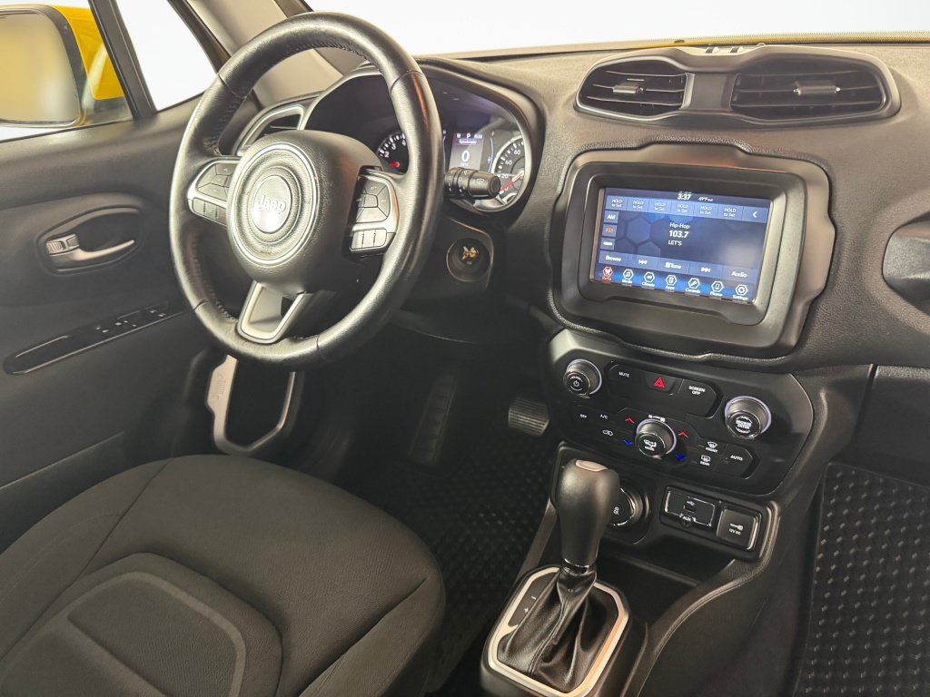 Used 2018 Jeep Renegade Latitude w/ Cold Weather Group AWD/4WD image 36