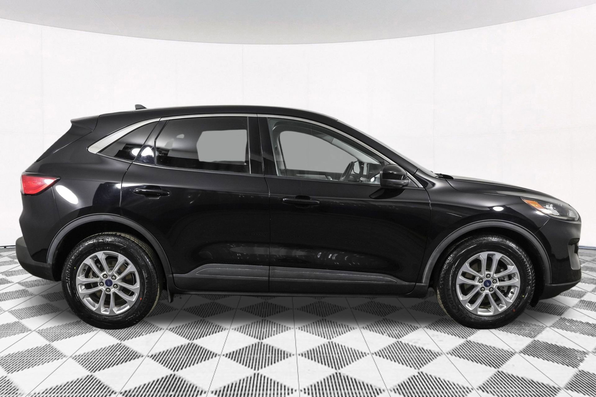 Used 2021 Ford Escape SE image 13