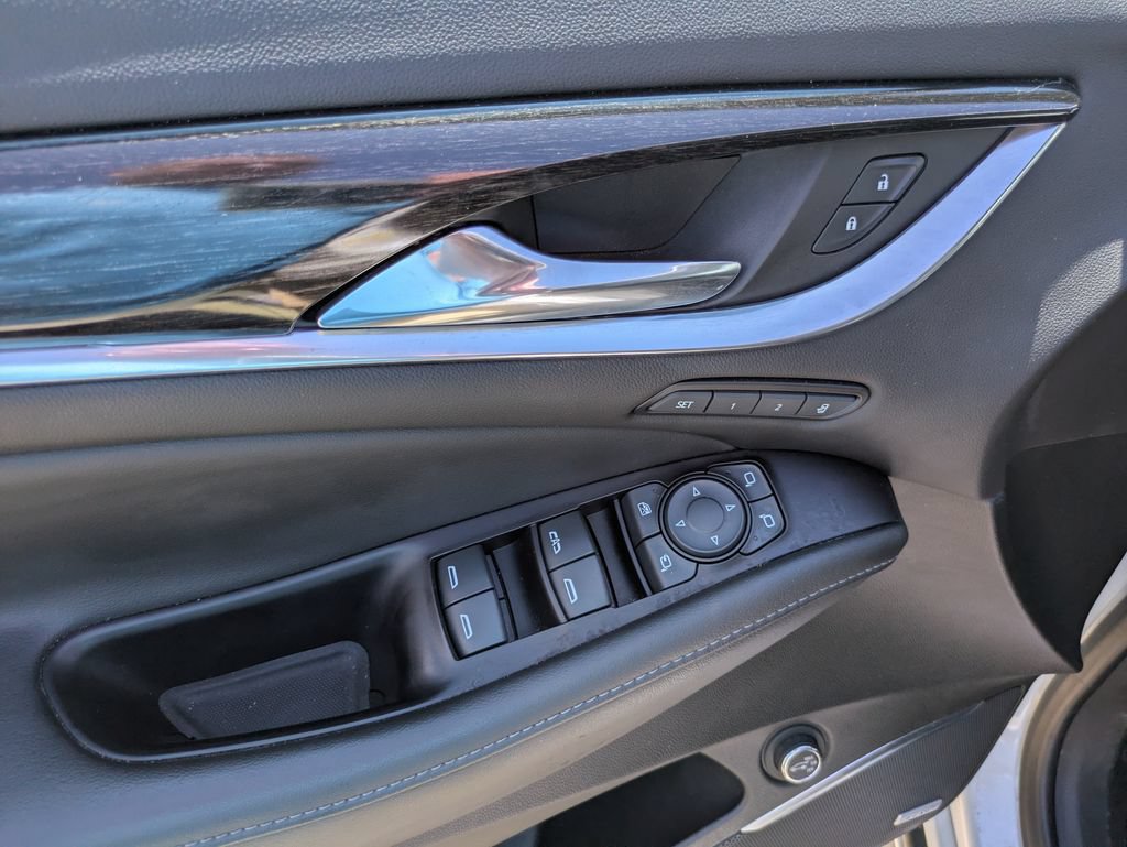 Used 2020 Buick Enclave Avenir w/ Avenir Technology Package AWD/4WD image 7