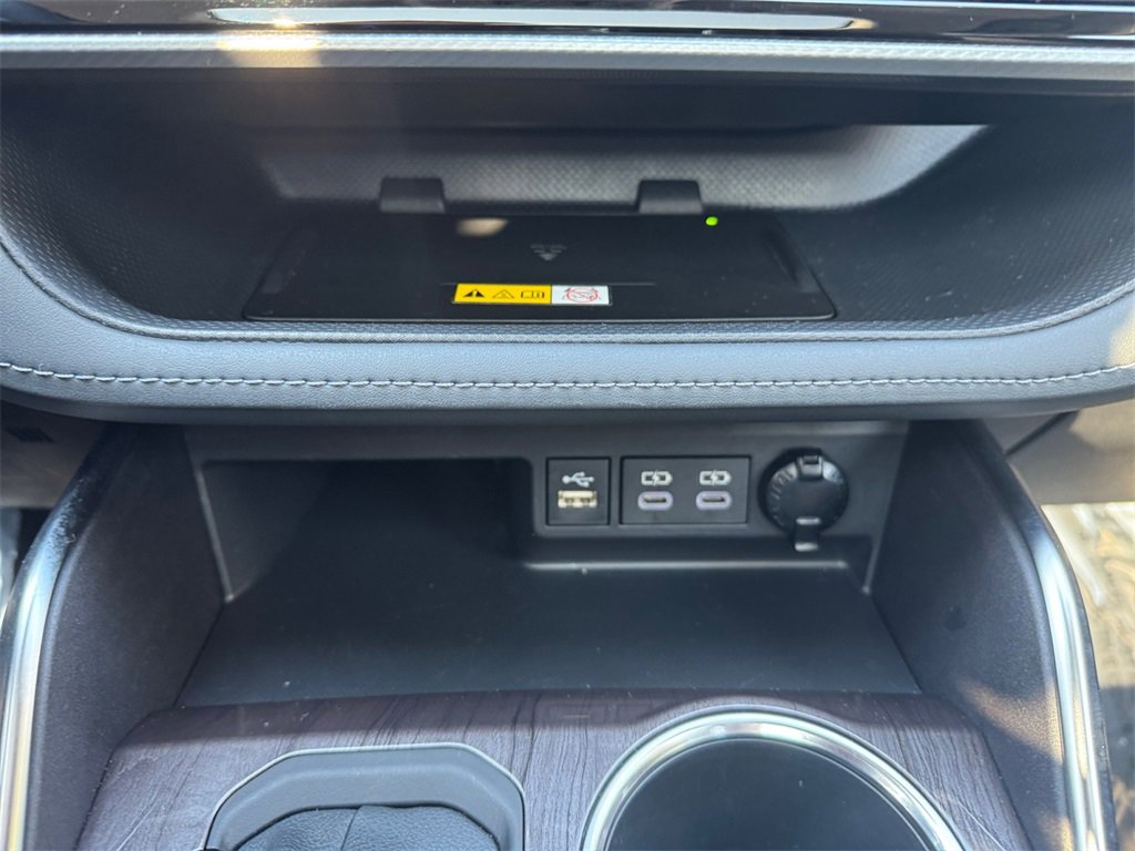 Used 2023 Toyota Highlander Platinum image 24