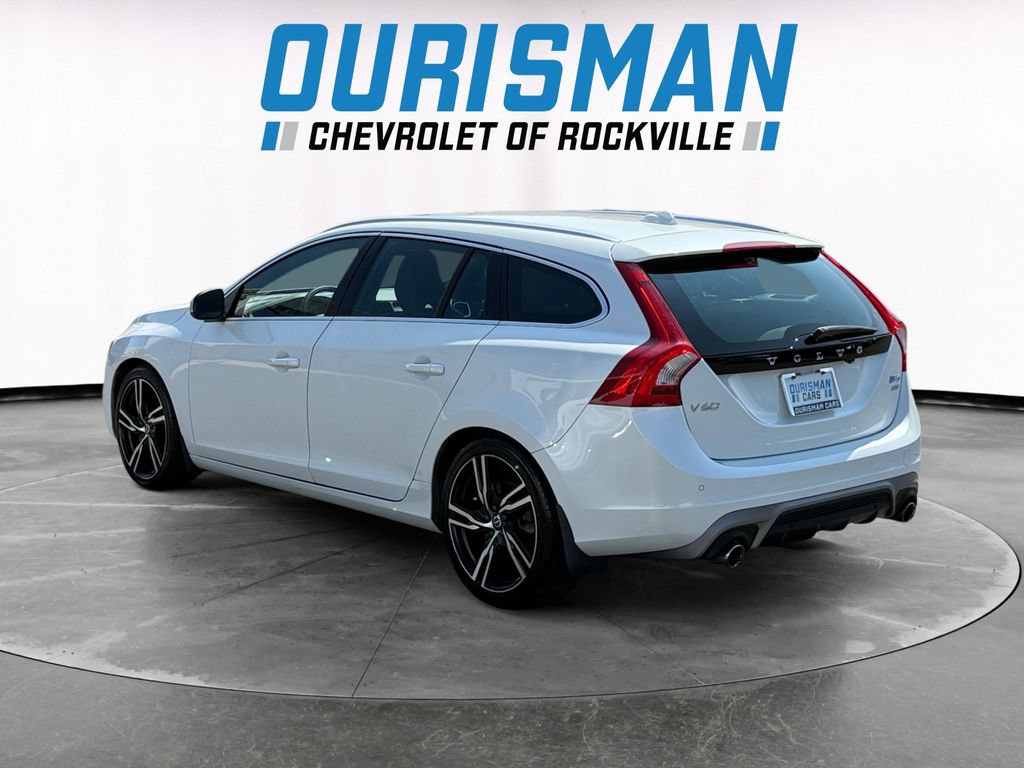 Used 2017 Volvo V60 T6 R-Design Platinum w/ Climate Package AWD/4WD image 4