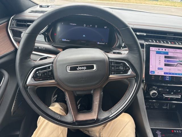 Used 2023 Jeep Grand Cherokee Summit w/ Luxury Tech Group V AWD/4WD image 33