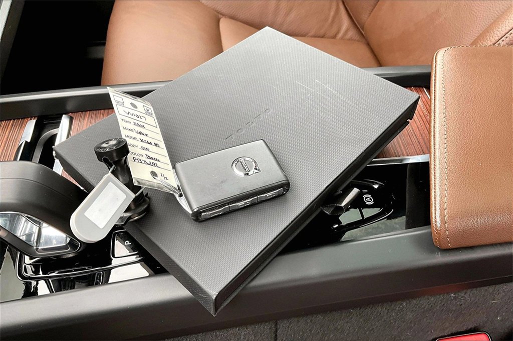 Used 2023 Volvo XC60 B5 Plus w/ Climate Package image 35