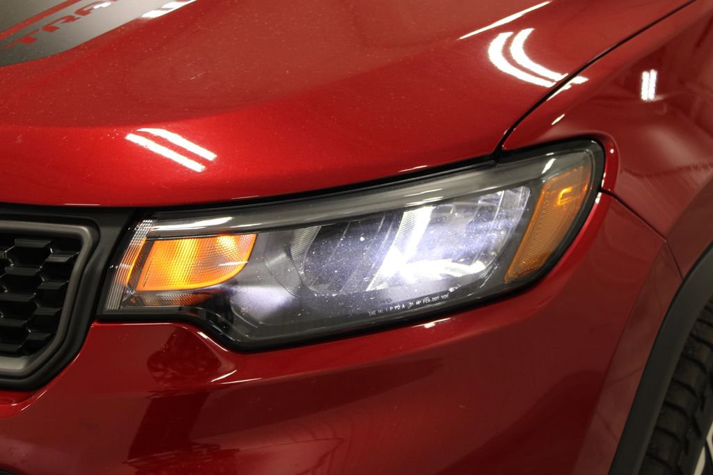 Used 2025 Jeep Compass Trailhawk AWD/4WD image 13