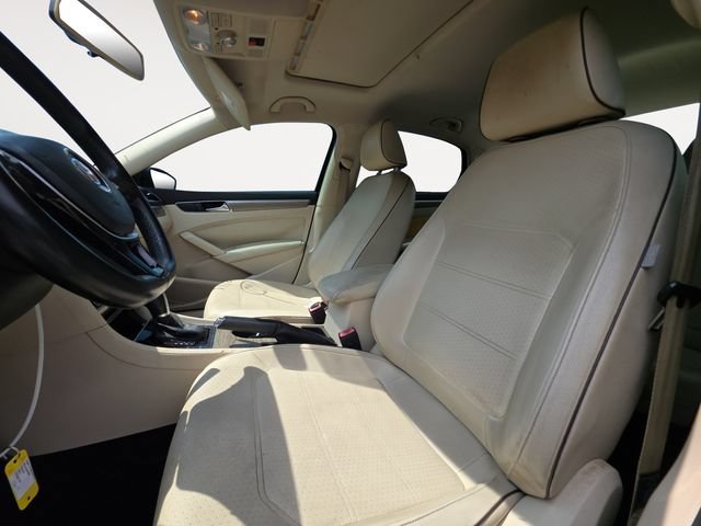 Used 2017 Volkswagen Passat 1.8T SE FWD image 9