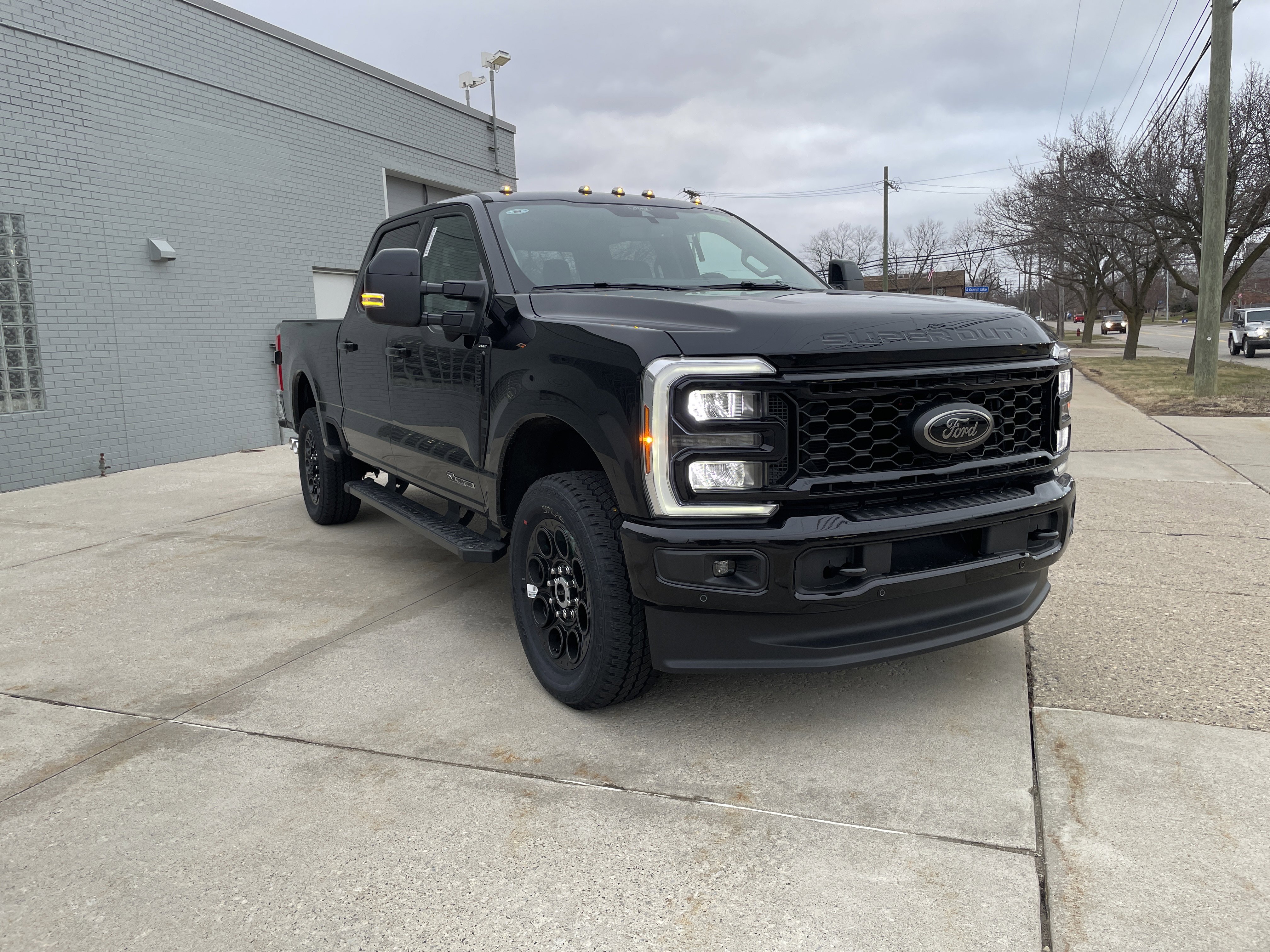 New 2026 Ford F250 4x4 Crew Cab Super Duty image 1