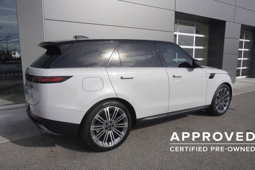 Used 2024 Land Rover Range Rover Sport SE image 4