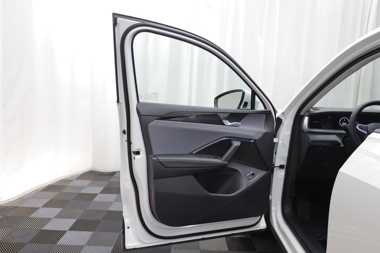 New 2026 Volkswagen Tiguan SE image 4