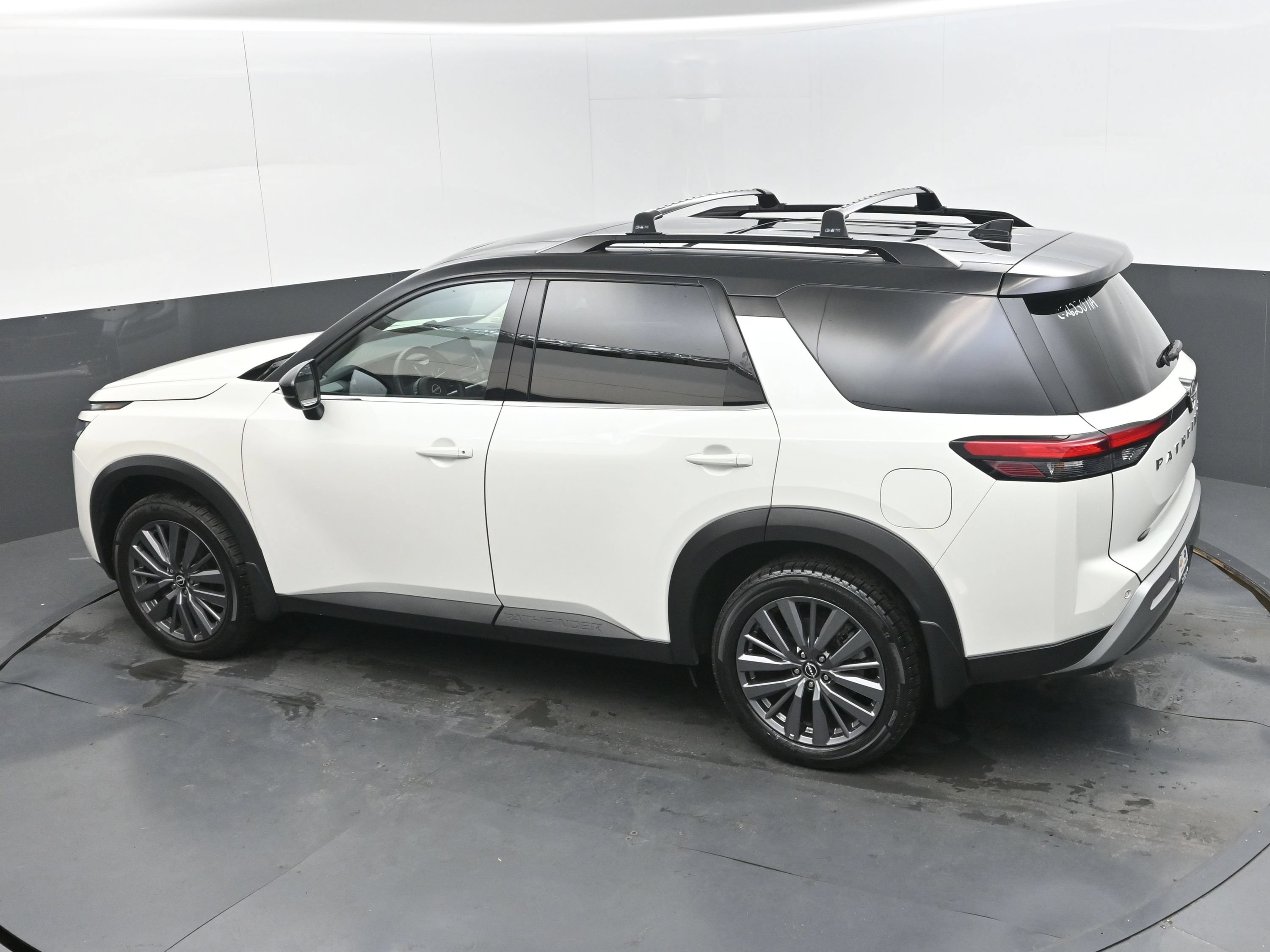 Used 2024 Nissan Pathfinder SL w/ SL Premium Package FWD image 32