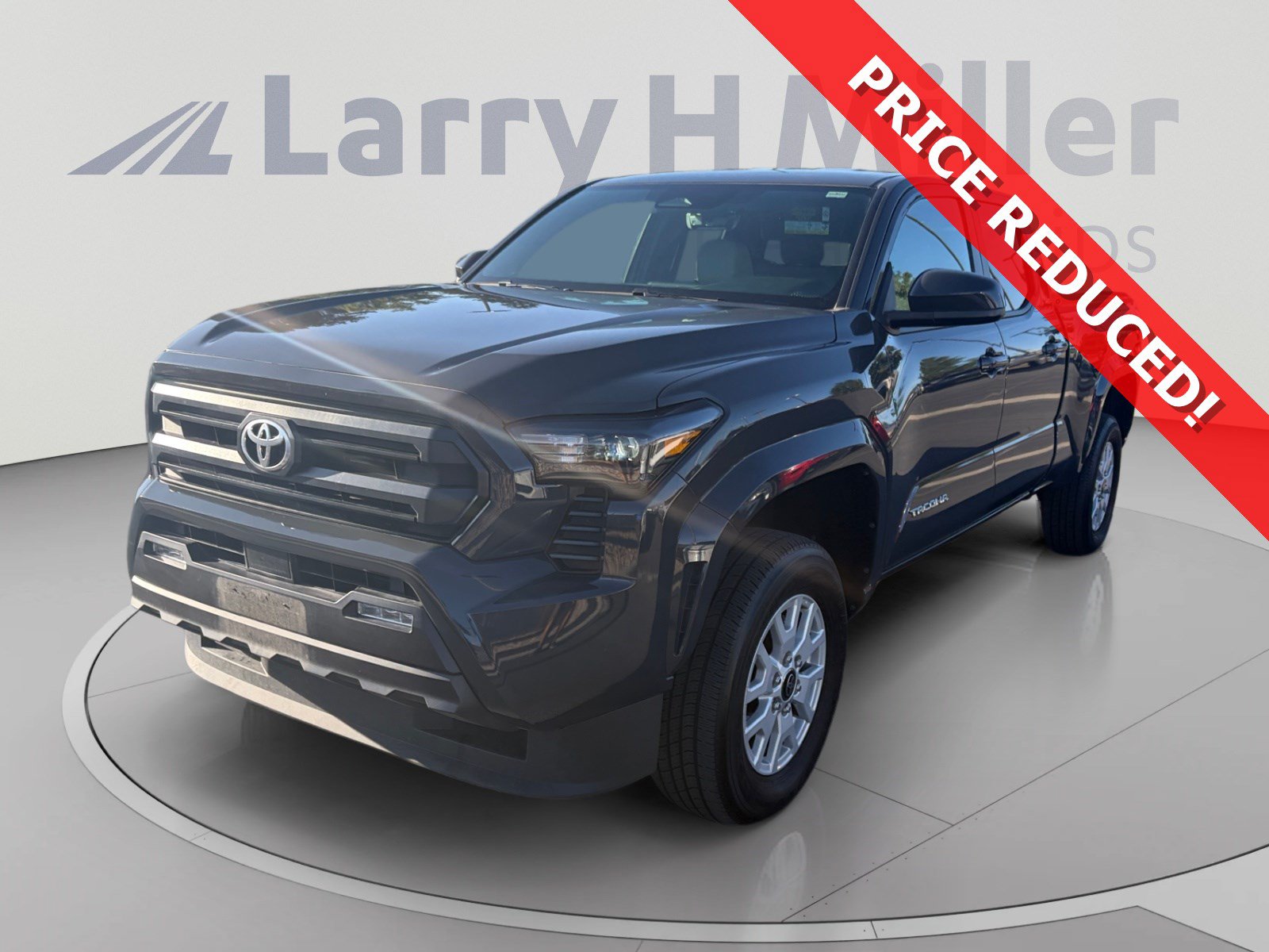 Certified 2025 Toyota Tacoma SR5 AWD/4WD image 1