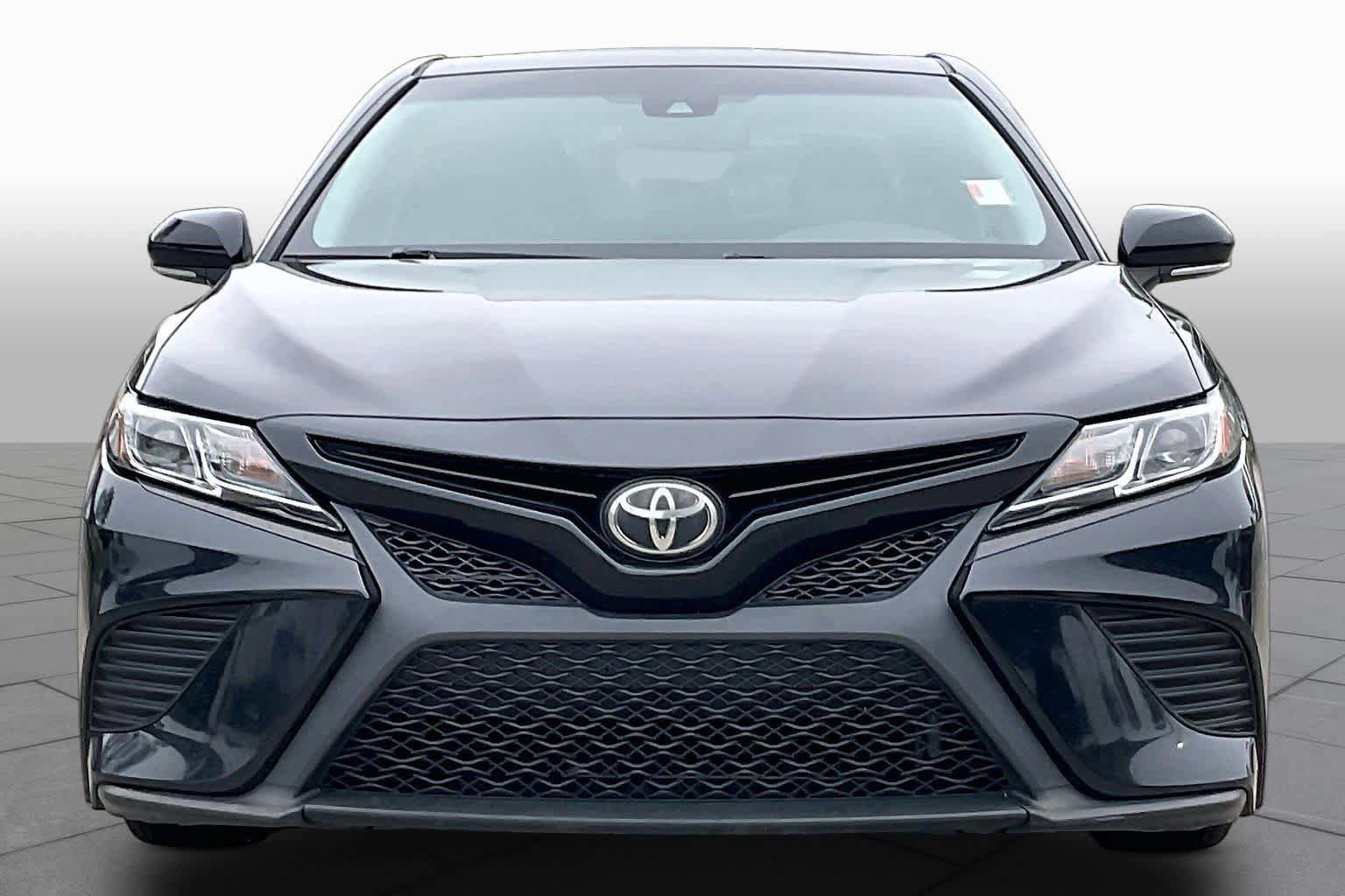 Used 2018 Toyota Camry SE w/ Audio Package FWD image 4