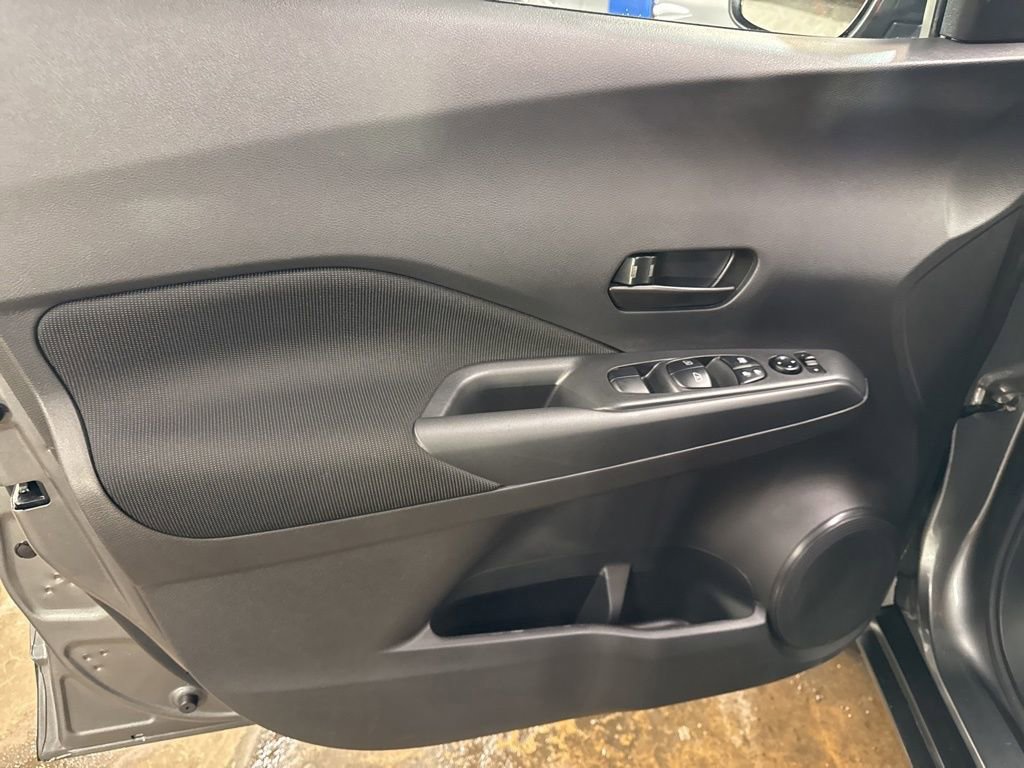 Certified 2025 Nissan Kicks Play S image 39