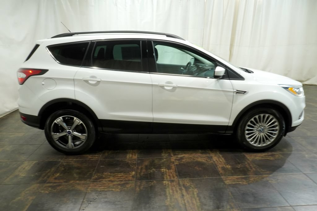 Used 2017 Ford Escape SE w/ Equipment Group 201A AWD/4WD image 4