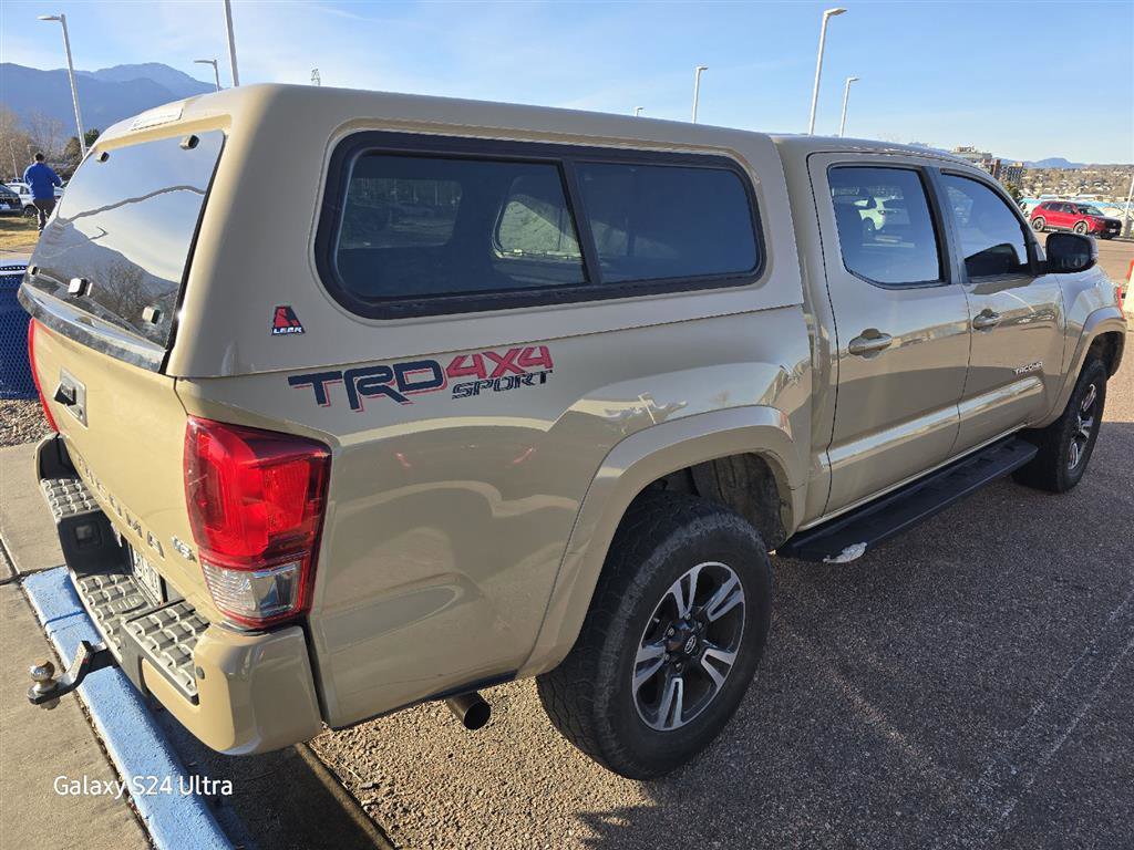 Used 2016 Toyota Tacoma TRD Sport image 11