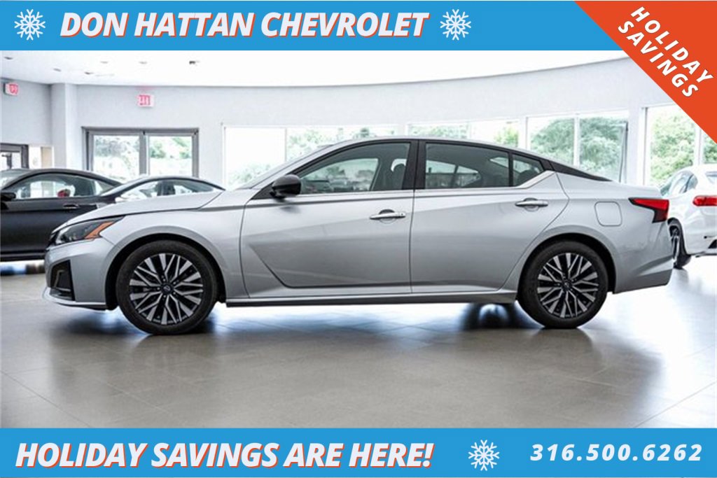 Used 2024 Nissan Altima 2.5 SV image 2