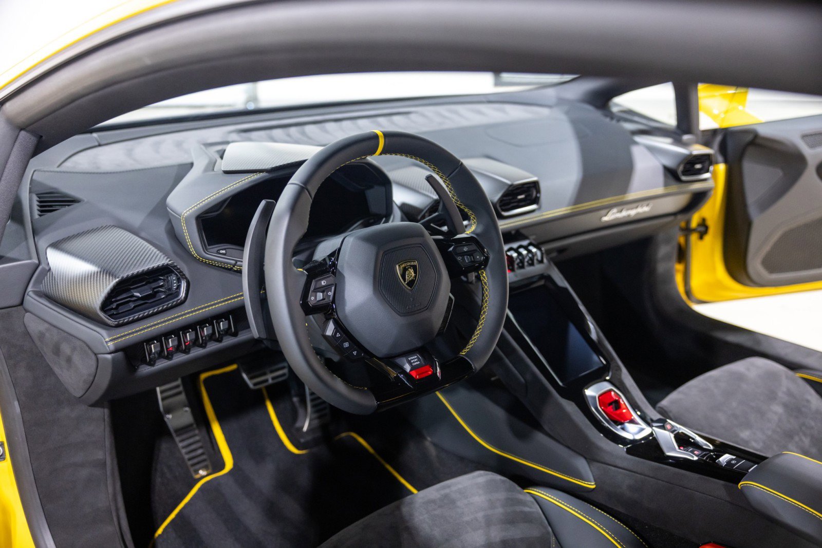 Used 2023 Lamborghini Huracan Tecnica RWD image 39