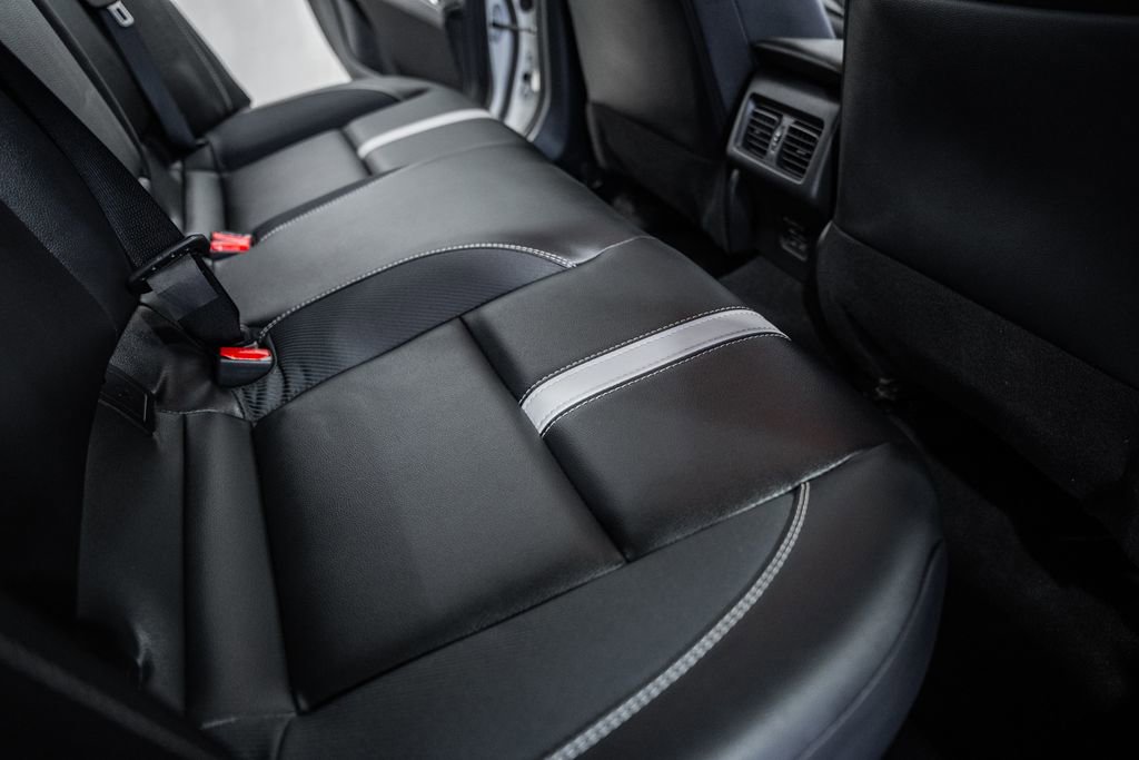 Used 2025 Toyota Camry SE image 30