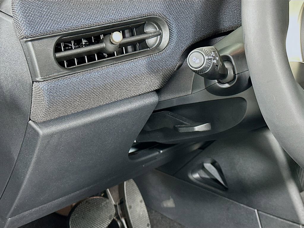 Certified 2025 MINI Cooper 2-Door Hardtop image 10