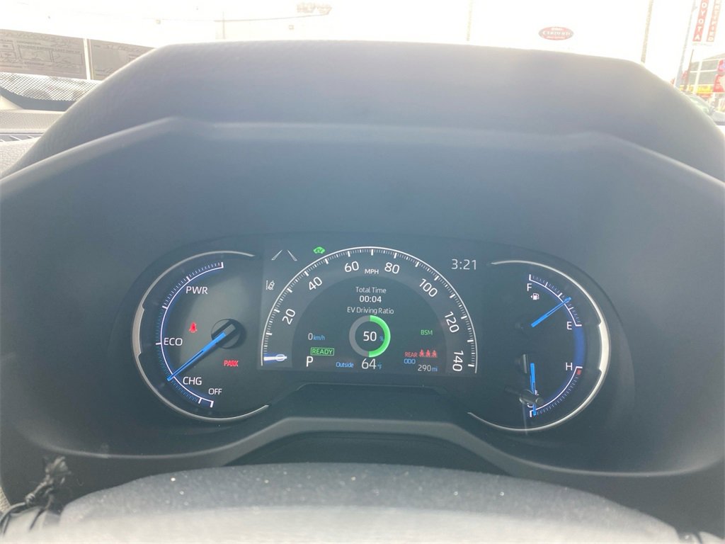 Used 2025 Toyota RAV4 XLE image 16