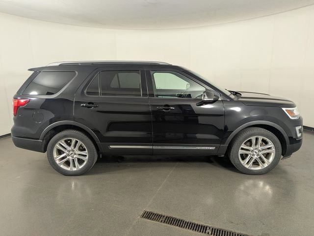 Used 2017 Ford Explorer XLT w/ Equipment Group 202A image 8