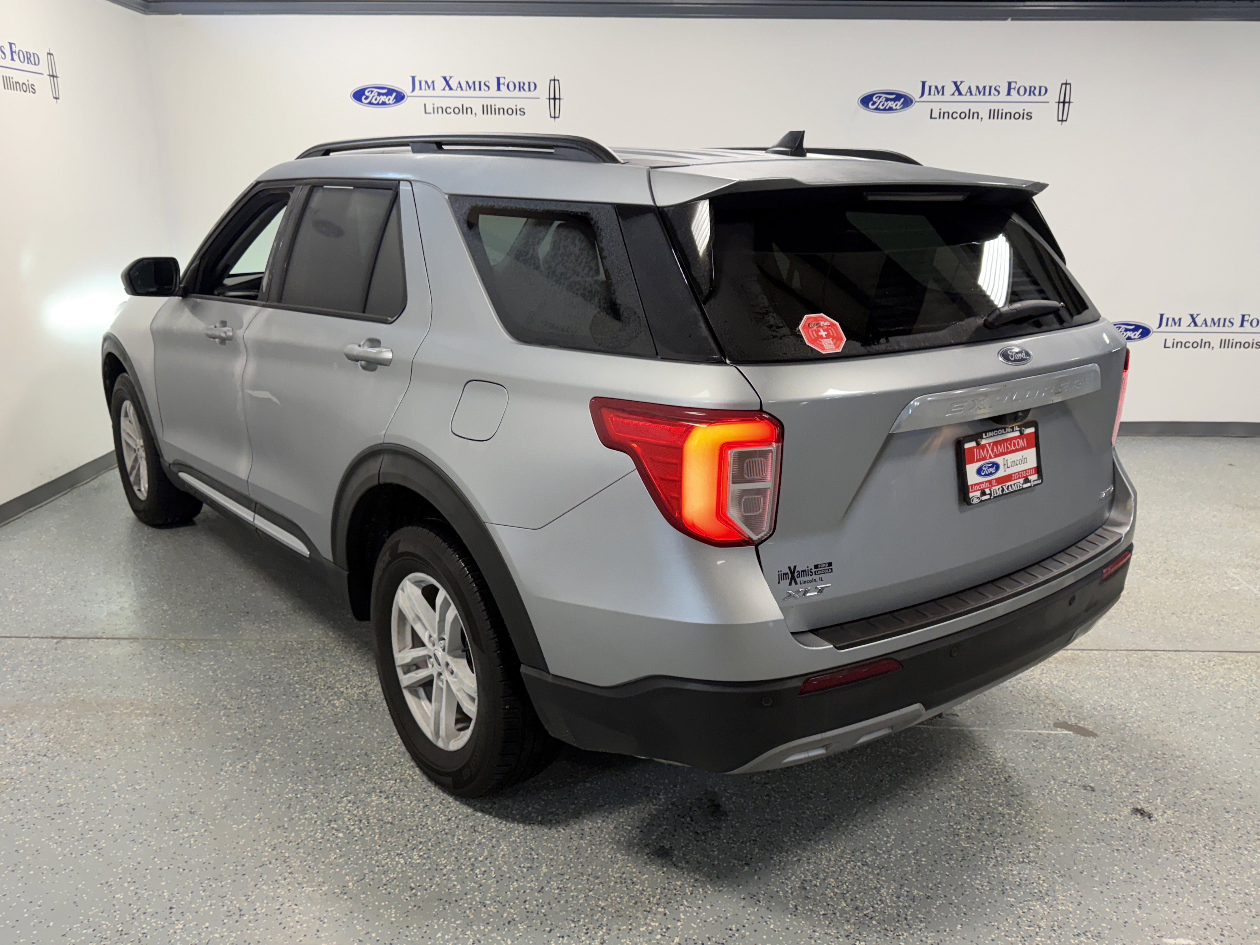 Used 2023 Ford Explorer XLT w/ Equipment Group 202A image 4