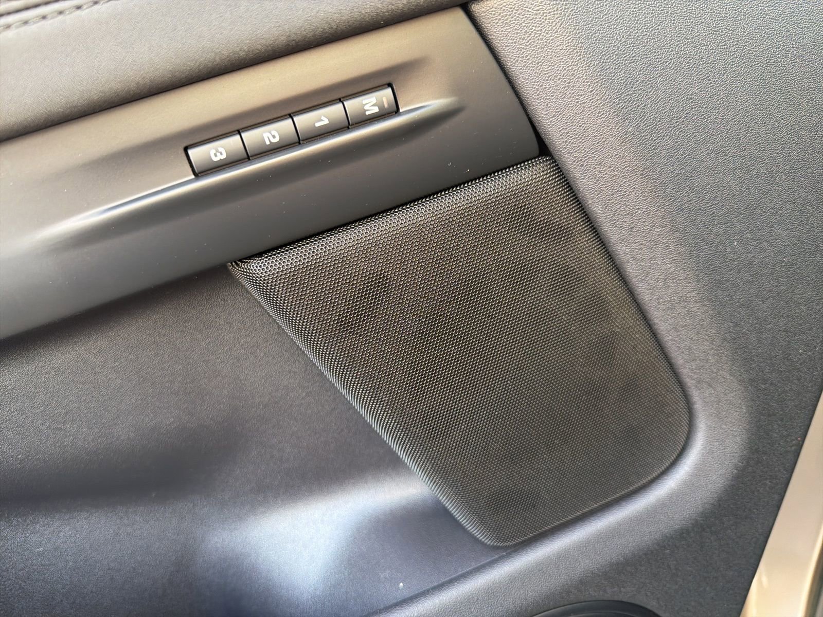 Used 2023 Land Rover Range Rover Evoque R-Dynamic SE image 74