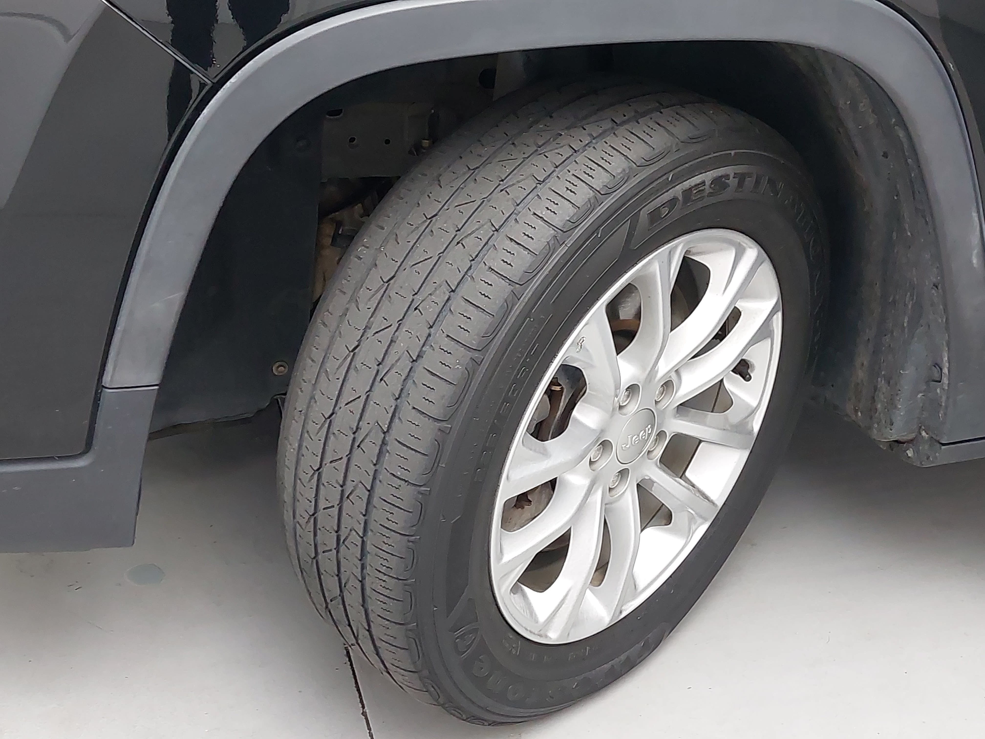 Used 2021 Jeep Cherokee Latitude FWD image 32