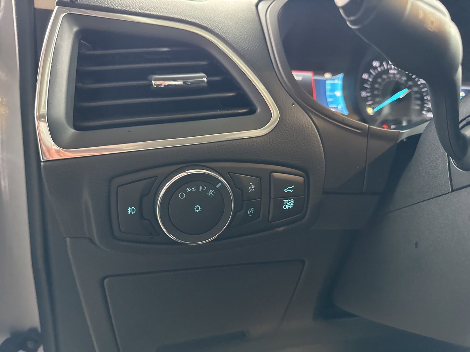 Certified 2024 Ford Edge Titanium image 22