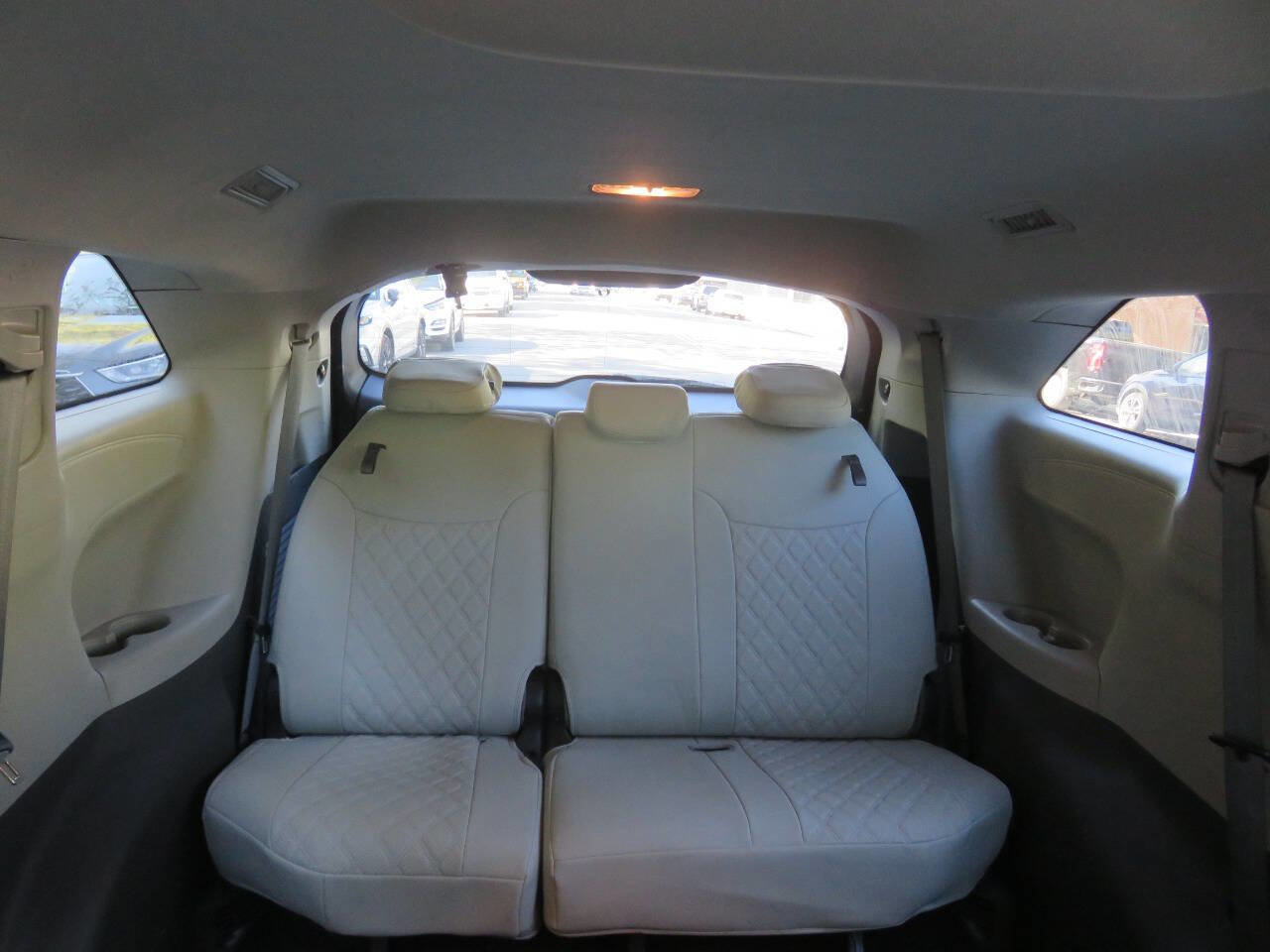 Used 2022 Toyota Sienna LE AWD/4WD image 21