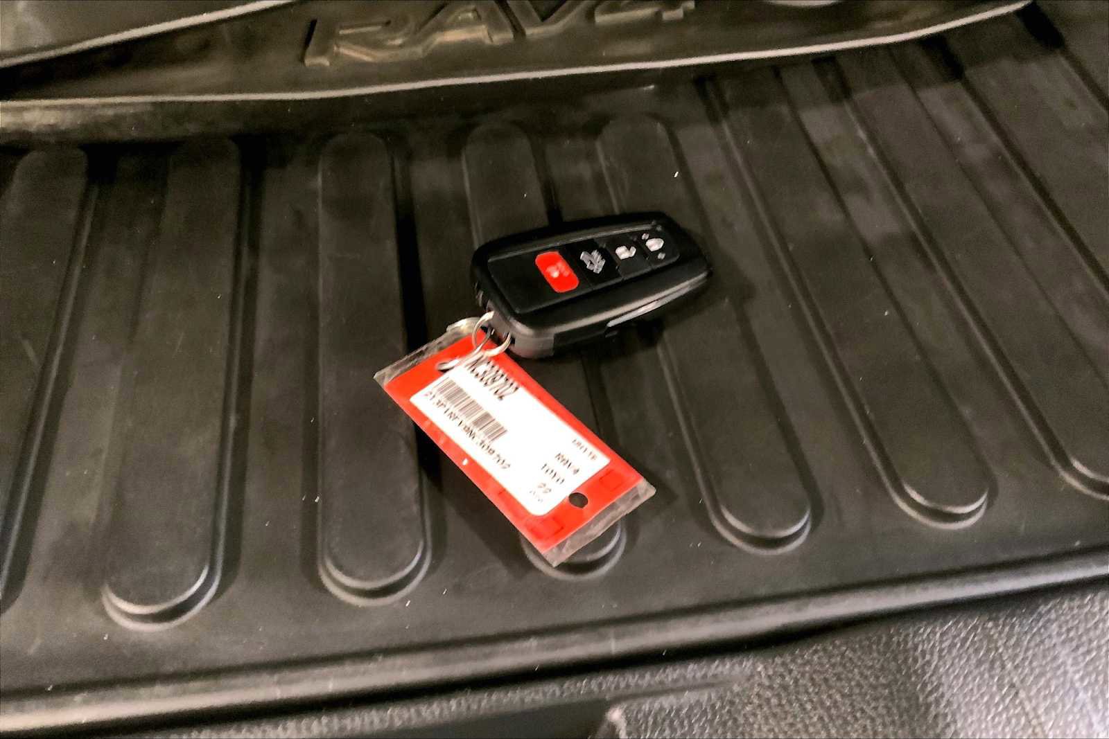 Used 2022 Toyota RAV4 XLE w/ Convenience Package image 15