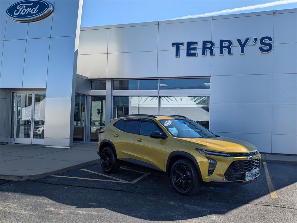 Used 2024 Chevrolet Trax ACTIV w/ Sunroof Package image 1