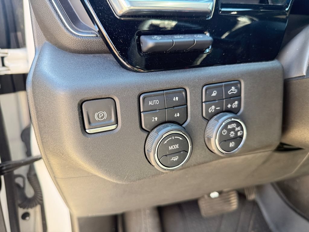 Used 2022 Chevrolet Silverado 1500 High Country w/ High Country Premium Package AWD/4WD image 17