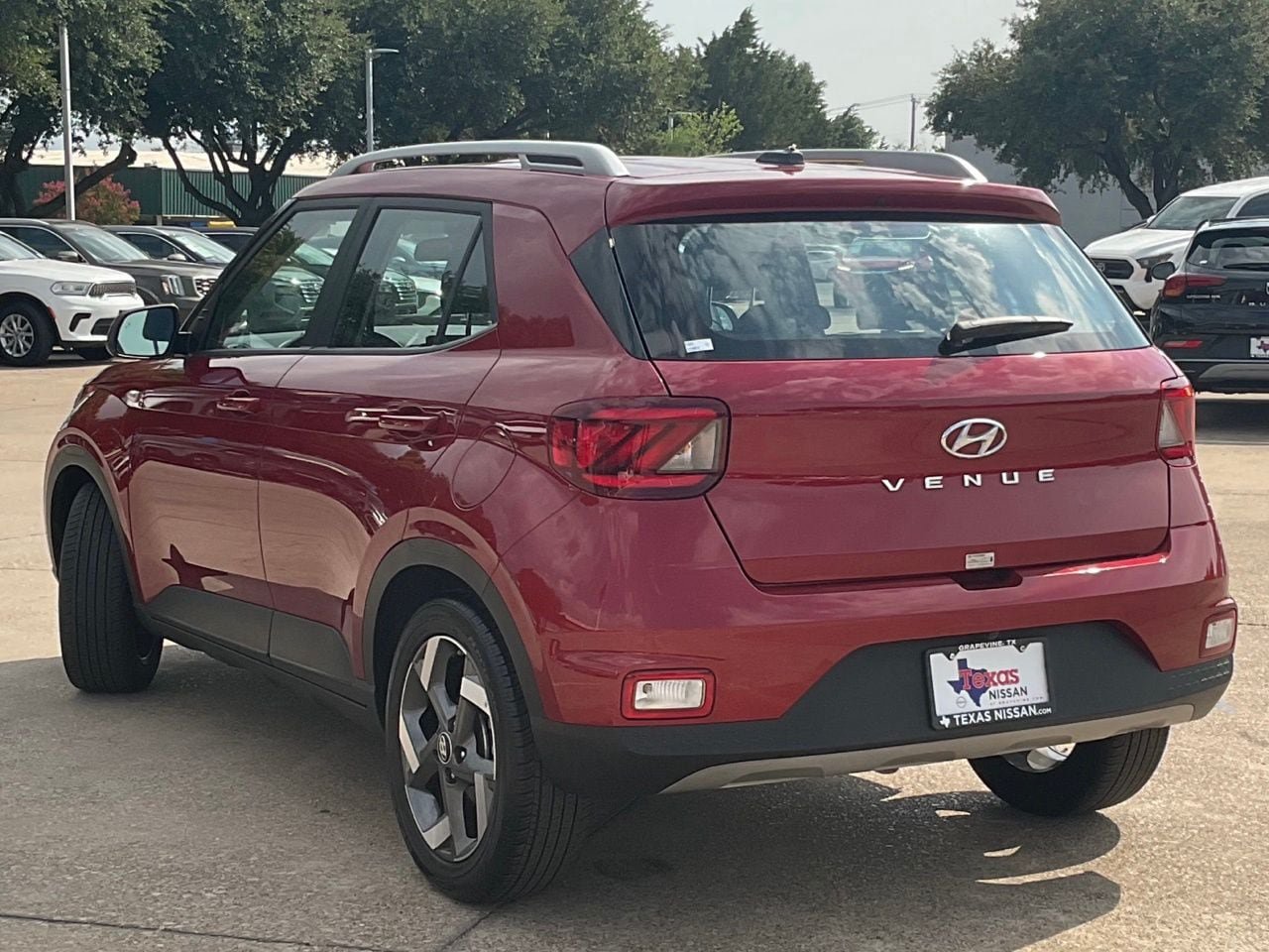 Used 2025 Hyundai Venue SEL FWD image 6