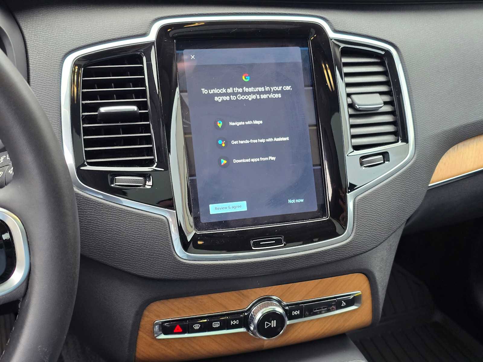 Certified 2024 Volvo XC90 T8 Plus w/ Protection Package Premier image 28