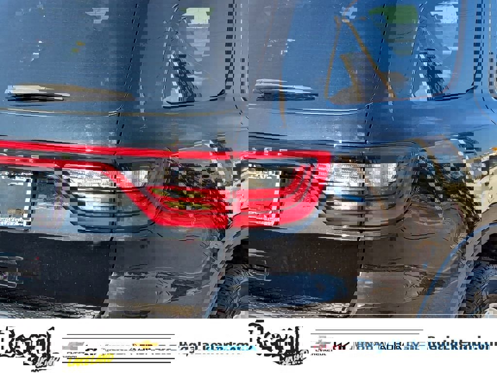 Used 2019 Dodge Durango SXT w/ 3rd Row Seating Group image 7