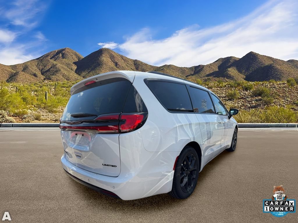 Used 2025 Chrysler Pacifica Limited FWD image 4