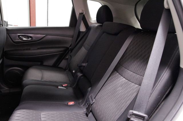 Used 2020 Nissan Rogue SV image 16