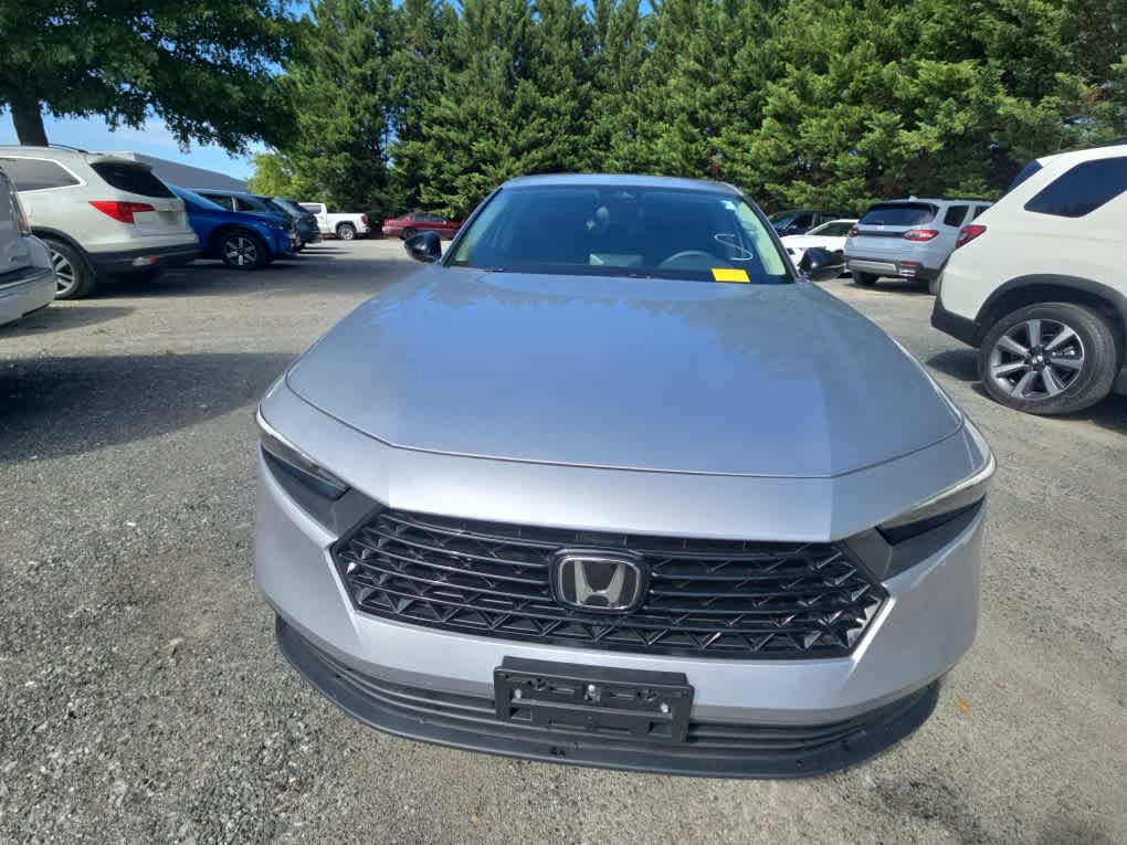 Certified 2025 Honda Accord SE image 3