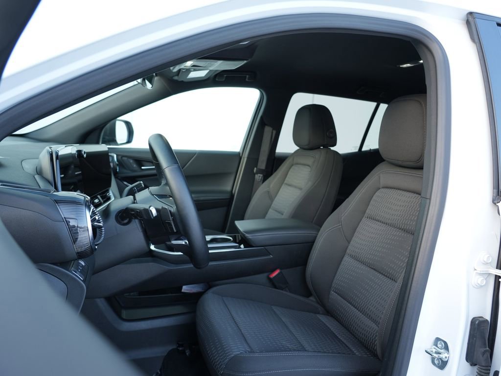 Used 2025 Chevrolet Equinox LT image 12
