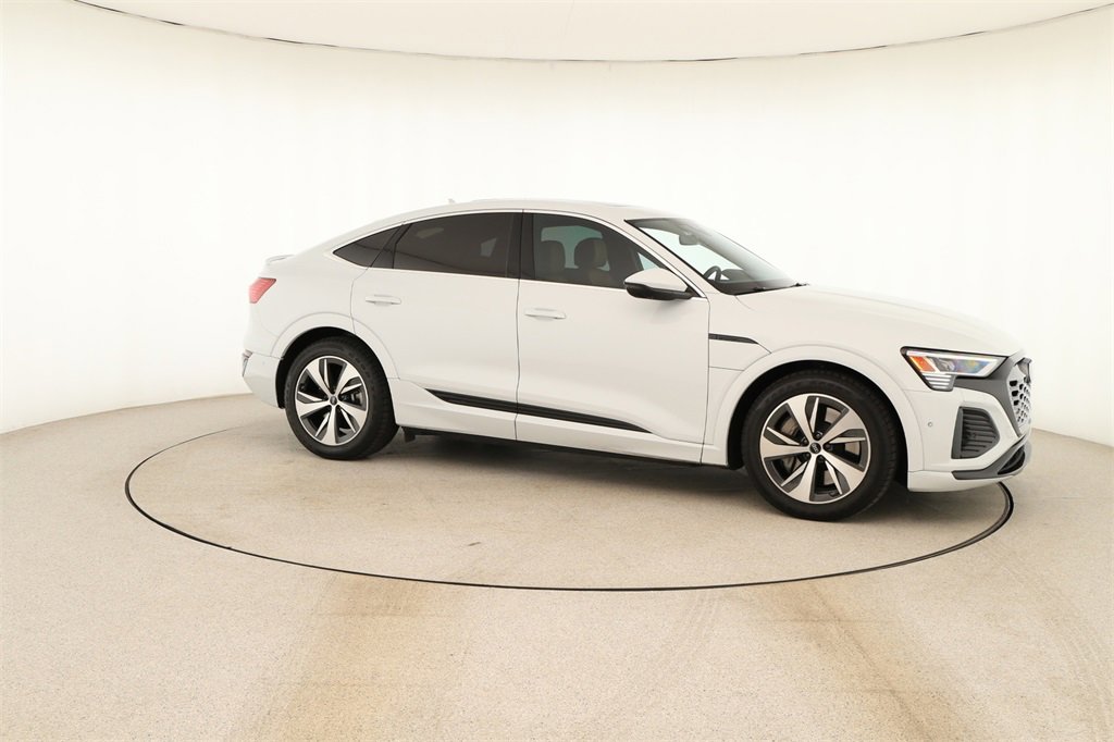 Used 2024 Audi Q8 e-tron Premium Plus w/ Premium Plus Package image 9