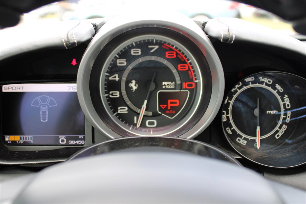 Used 2015 Ferrari California T RWD image 33