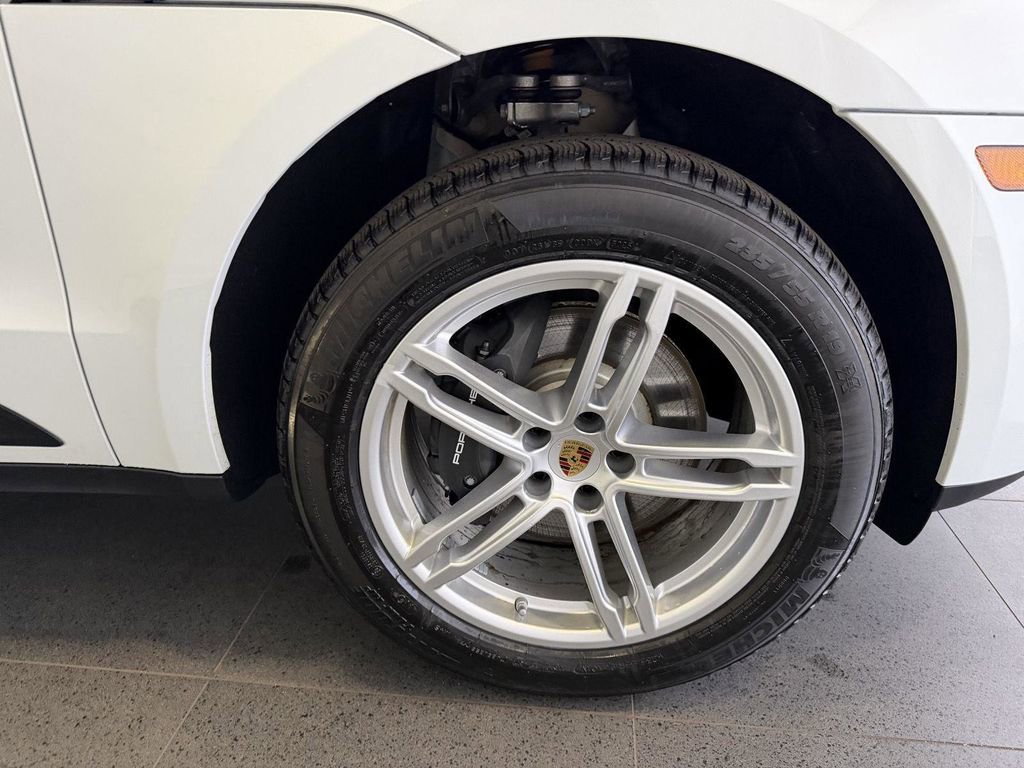 New 2026 Porsche Macan AWD/4WD image 13