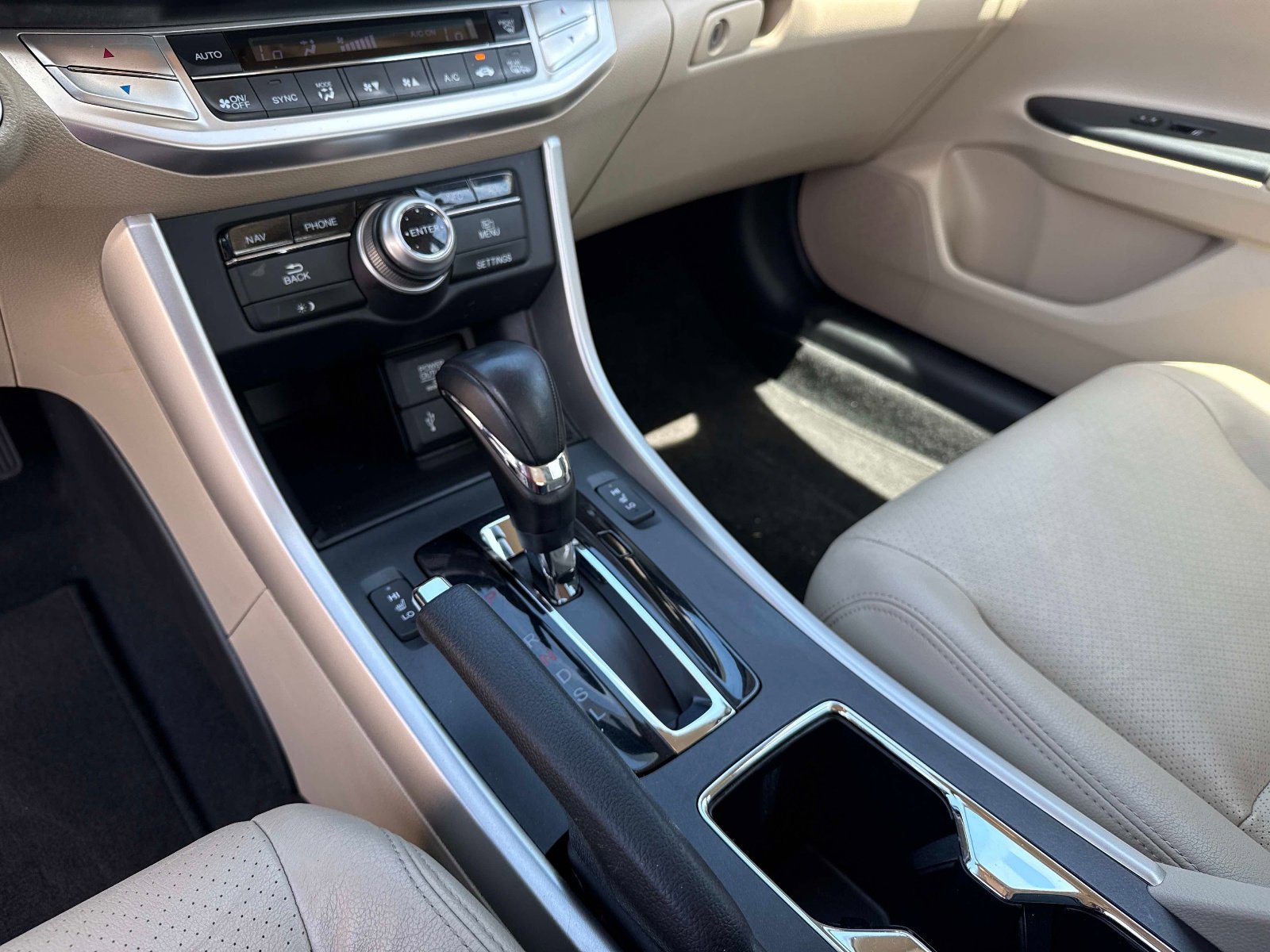 Used 2014 Honda Accord EX-L image 25