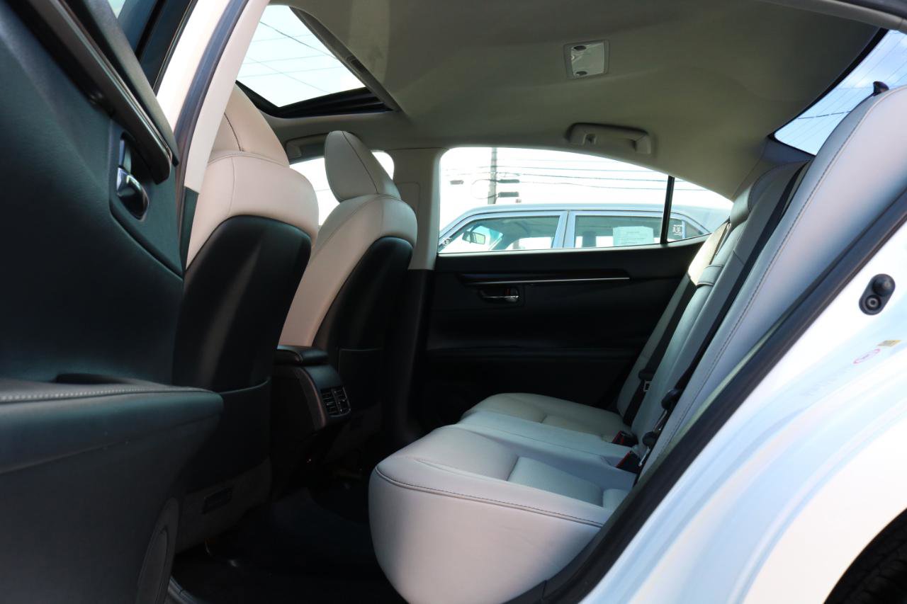Used 2015 Lexus ES 350 w/ Premium Package FWD image 38