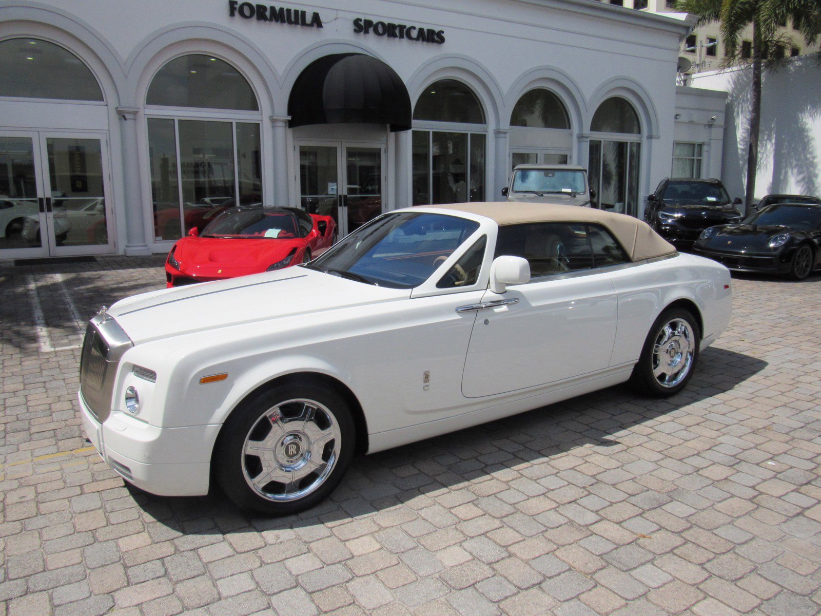 Used 2012 Rolls-Royce Phantom Drophead Coupe RWD image 11