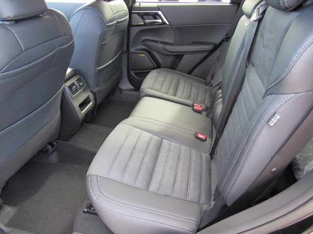 New 2025 Mitsubishi Outlander SE FWD image 9