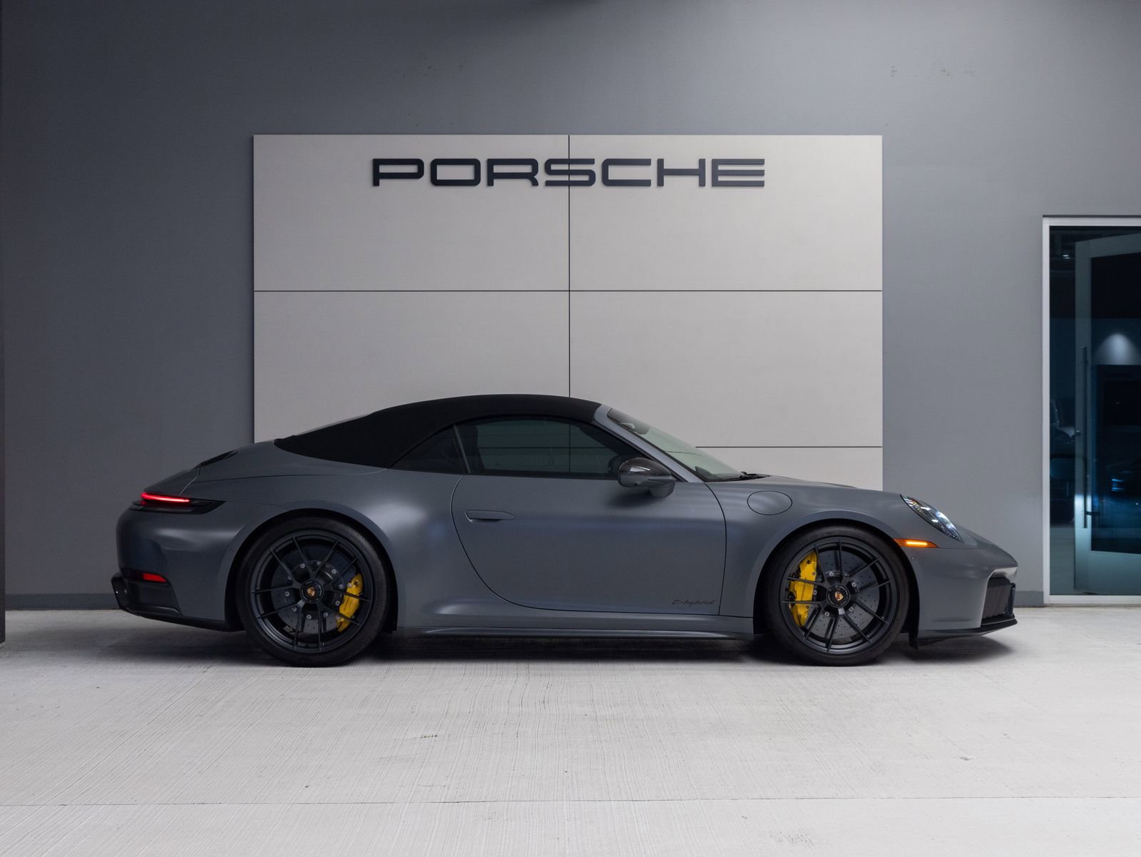 Used 2025 Porsche 911 Carrera GTS image 8