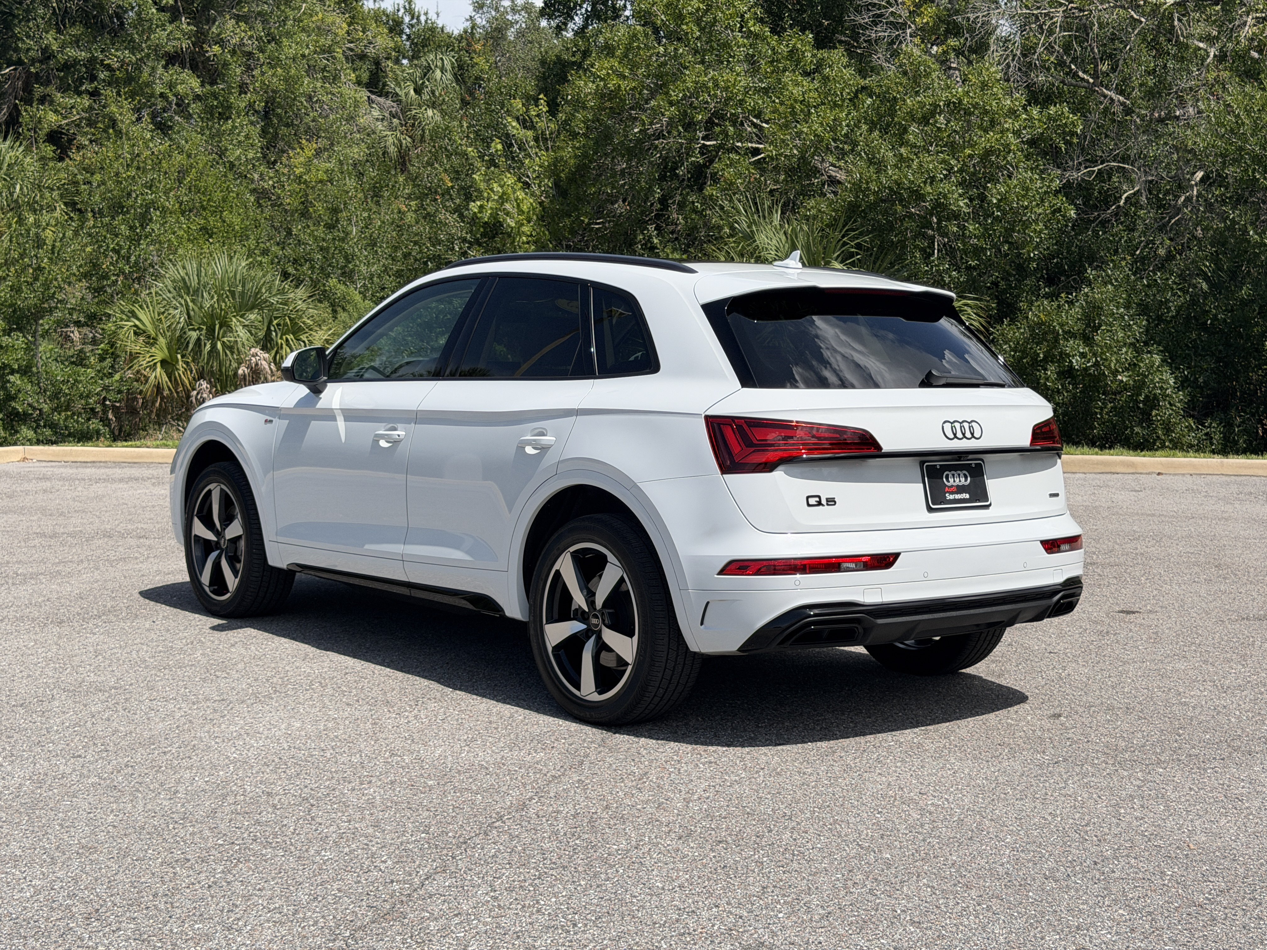 Used 2023 Audi Q5 2.0T Premium Plus w/ Premium Plus Package AWD/4WD image 4