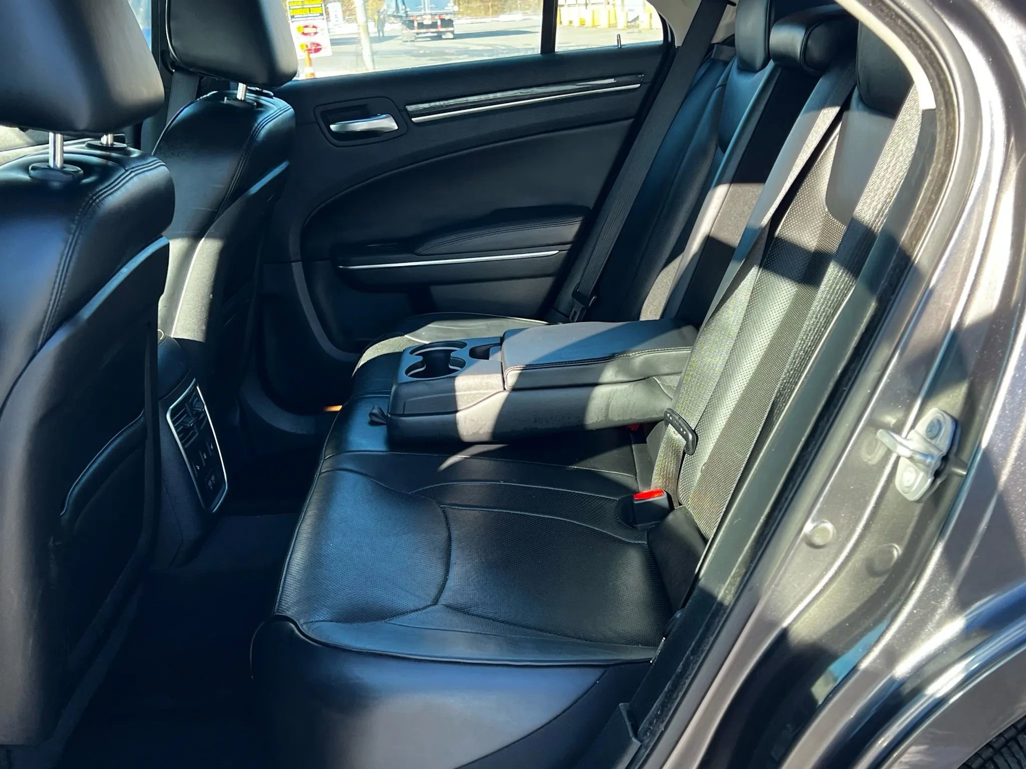 Used 2016 Chrysler 300 C image 11