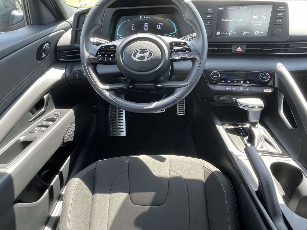 Certified 2025 Hyundai Elantra Sport image 9